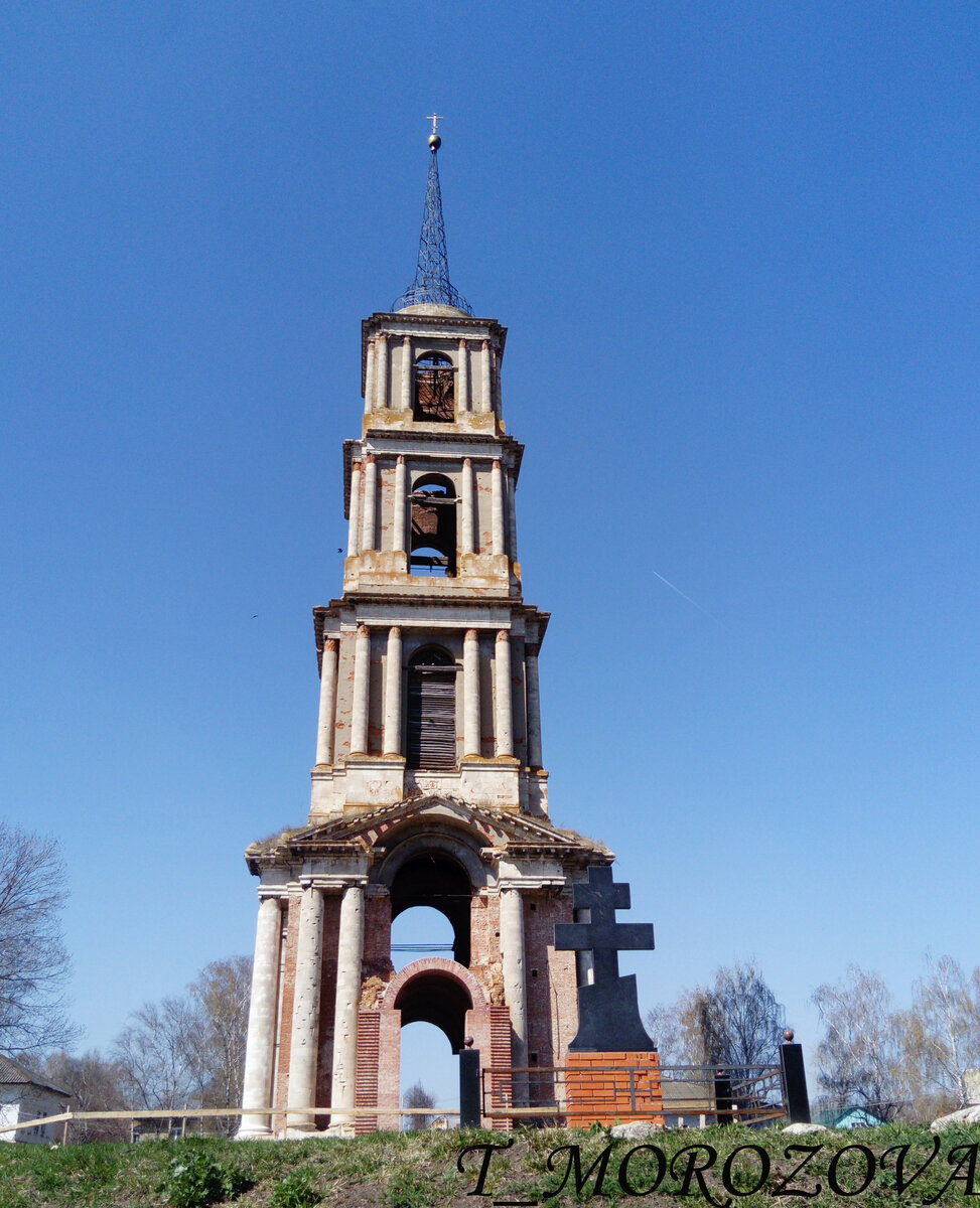 На месте, где когда-то находилась церковь Николая Чудотворца установлен Поклонный крест.