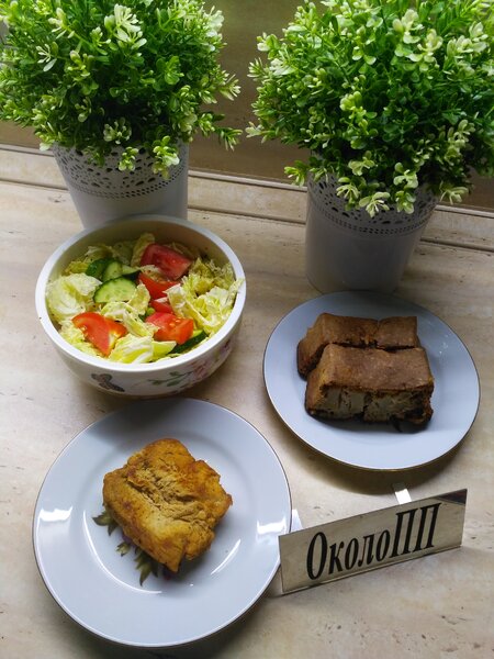 Фото ужина: салат, индейка и овсяный кекс