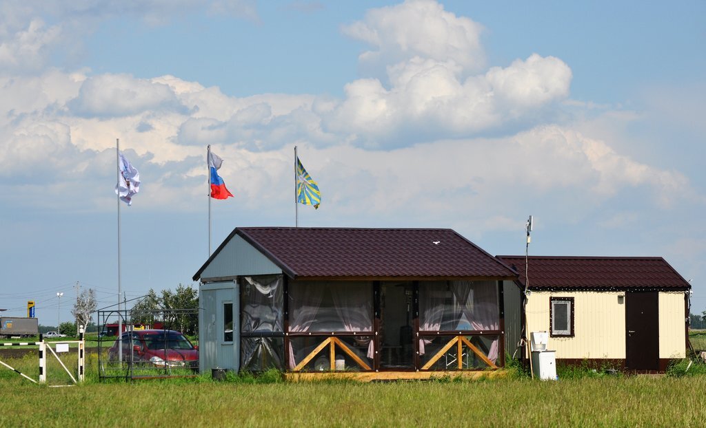 1. Аэродром расположен в Азовском районе.   