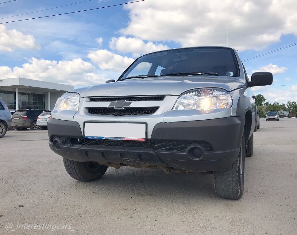 Модернизация (ну или рестайлинг, кому как удобнее) внесла некую свежесть в экстерьер автомобиля. Слегка изменили фары, слегка изменилась решетка радиаторная