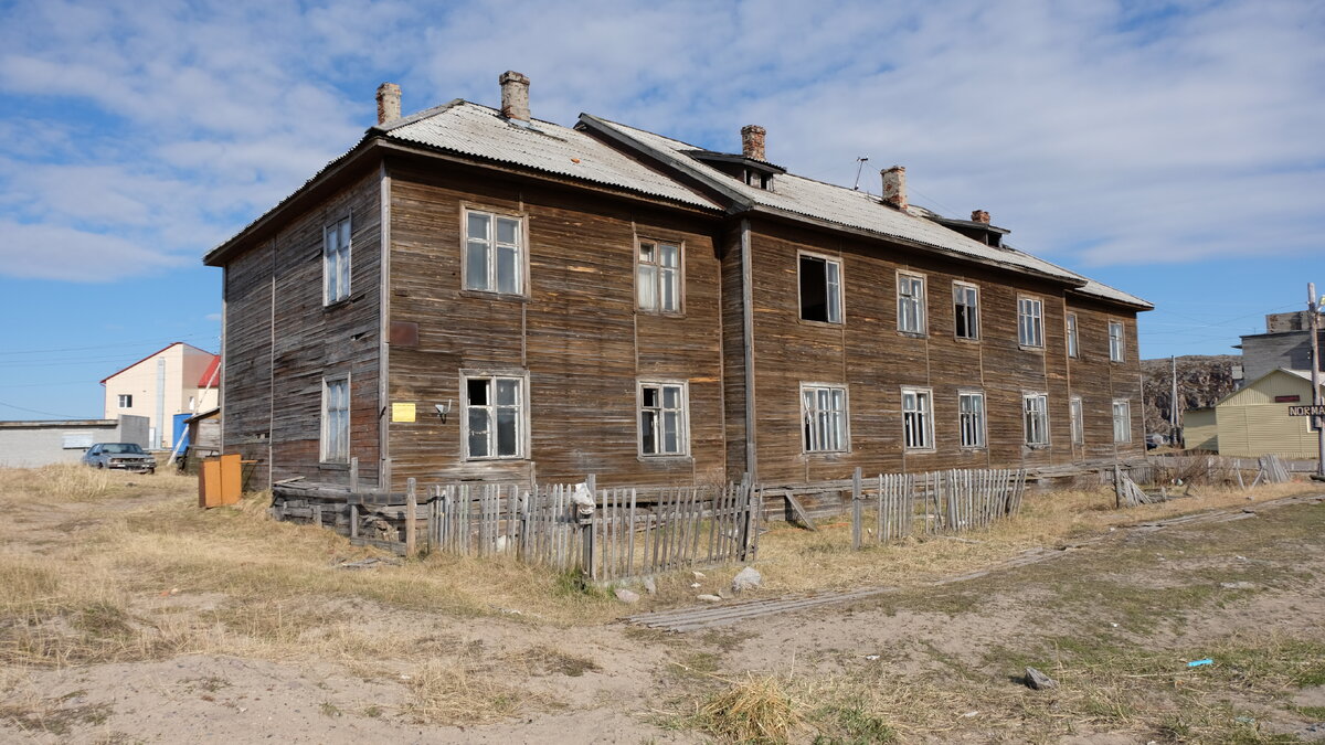 Барак 5 букв. Усть Илимск бараки. Бараки Улан Удэ. Деревянный Барак планировка. Деревянные бараки в Надвоицы.