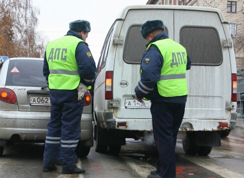 ДПС. Гаишник остановил. Гаишник оформляет ДТП.