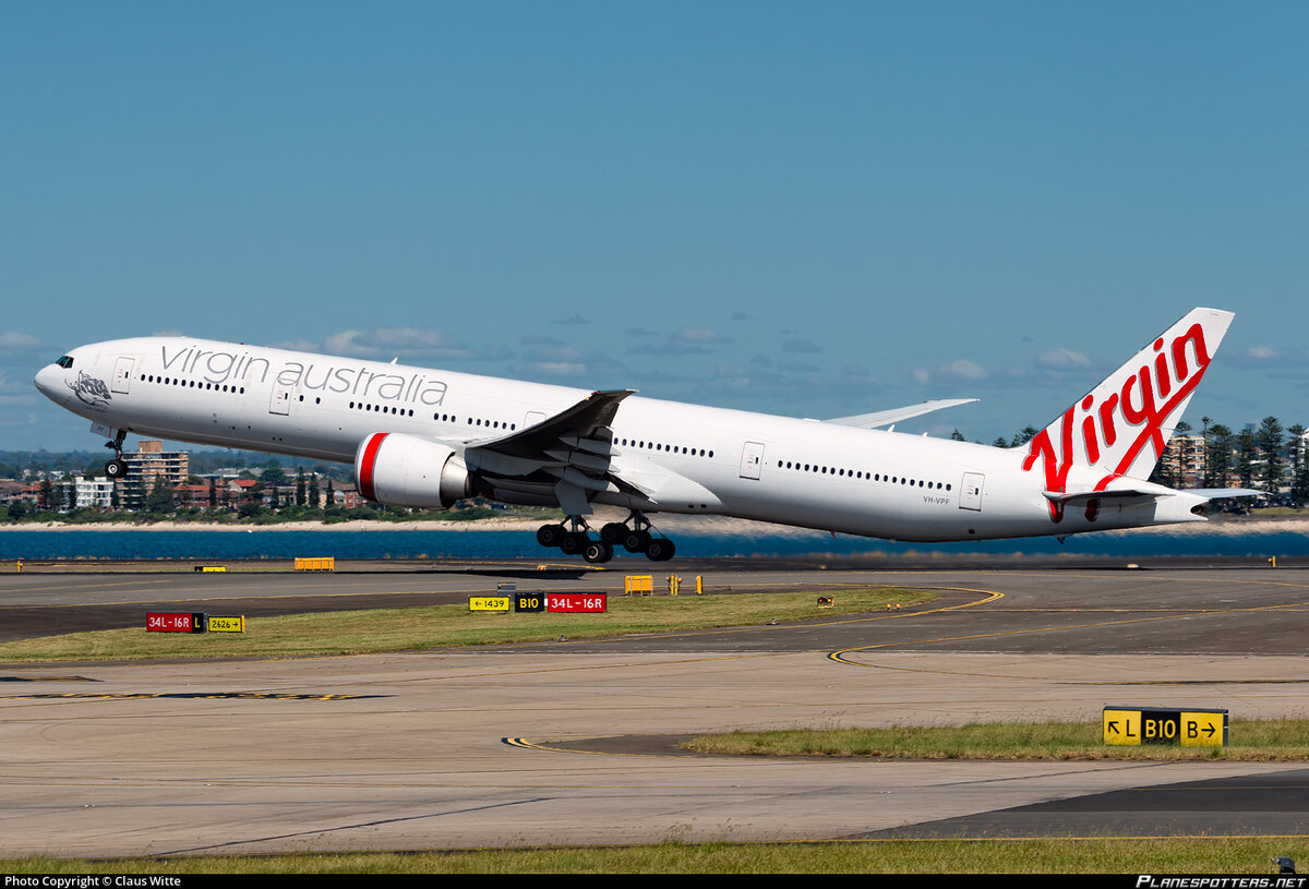 Virgin Australia Airlines настолько редко вылетает за пределы своего региона, что широкофюзеляжных самолётов у неё в парке всего одиннадцать; пять из них — Boeing 777-3ZGER, на фото