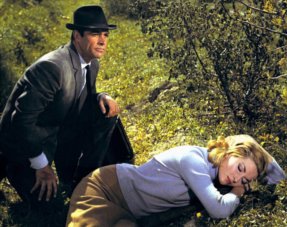 Иллюстрация к оригинальной статье. Sean Connery and Daniela Bianchi in From Russia With Love. Photograph: Allstar/United Artists/Sportsphoto