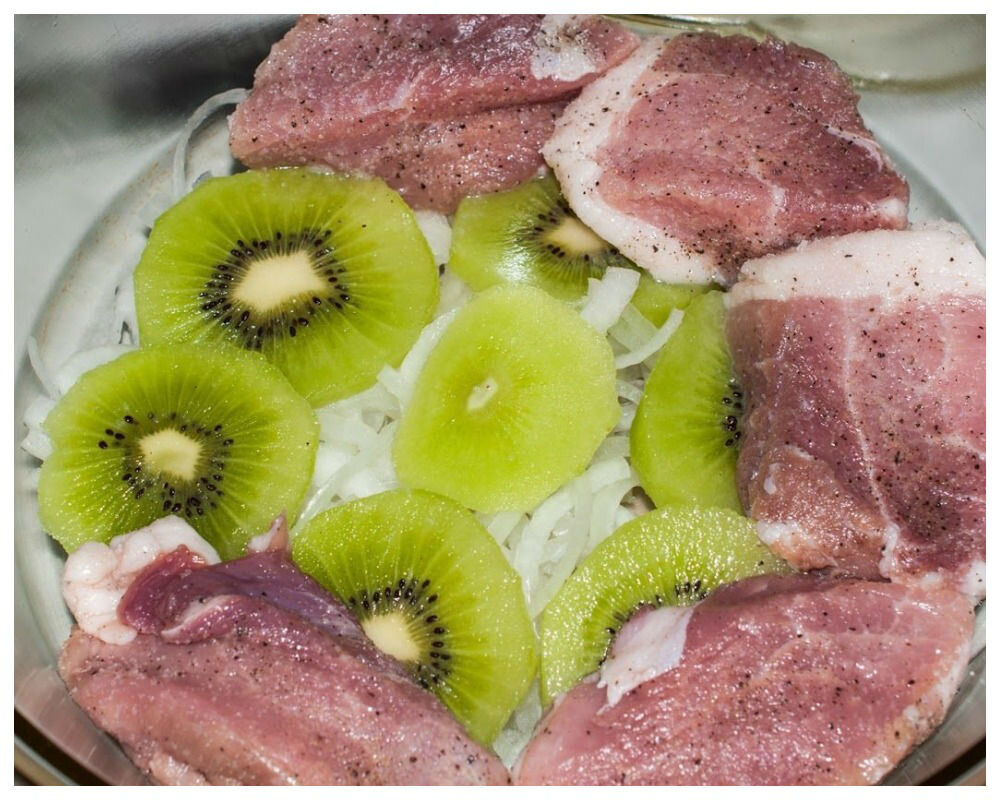 Свинина, запечённая с киви – кулинарный рецепт