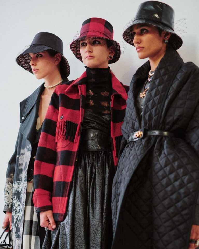 Модные шляпки и панамы от Dior