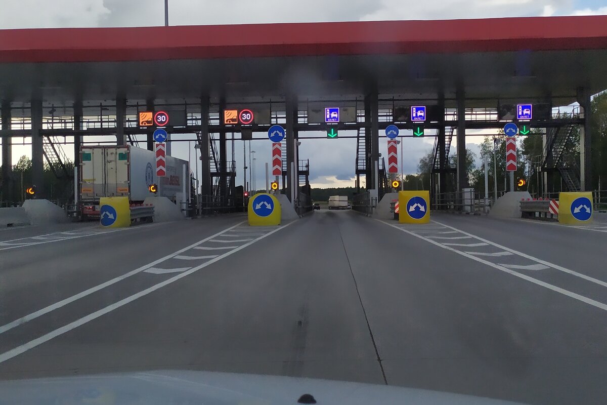 Въезд на платную трассу