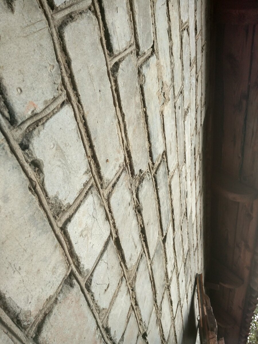 из белого кирпича