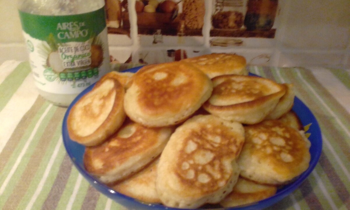 На кокосовом масле, очень приятный аромат)