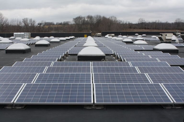 Солнечные панели Solar City от Tesla на крышах гиппермаркетов Wallmart