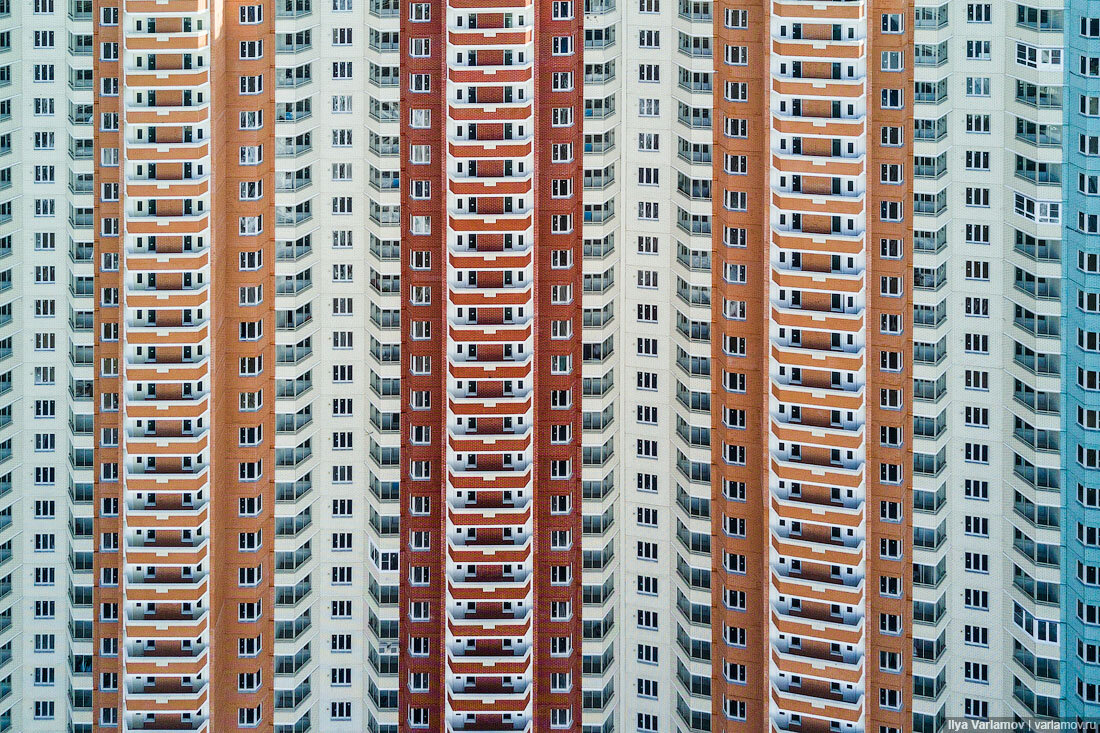 Стоимость кв.м. неотделанной квартиры в таком "красавце" начинается от 150 т.р...