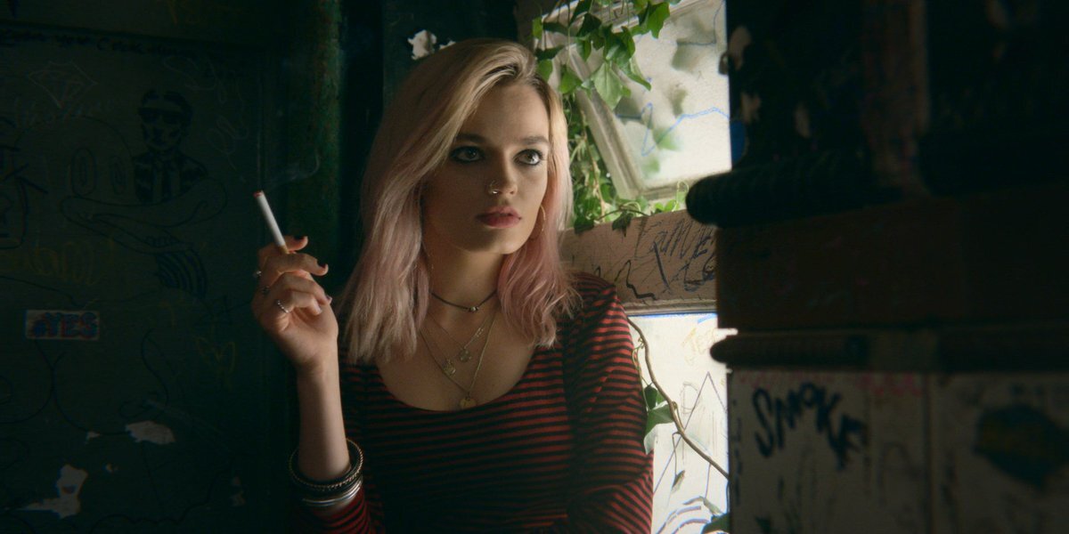  Мейв играет актриса Эмма Макки, выглядит так, как если бы у Марго Робби и Эммы Стоун была дочка :)