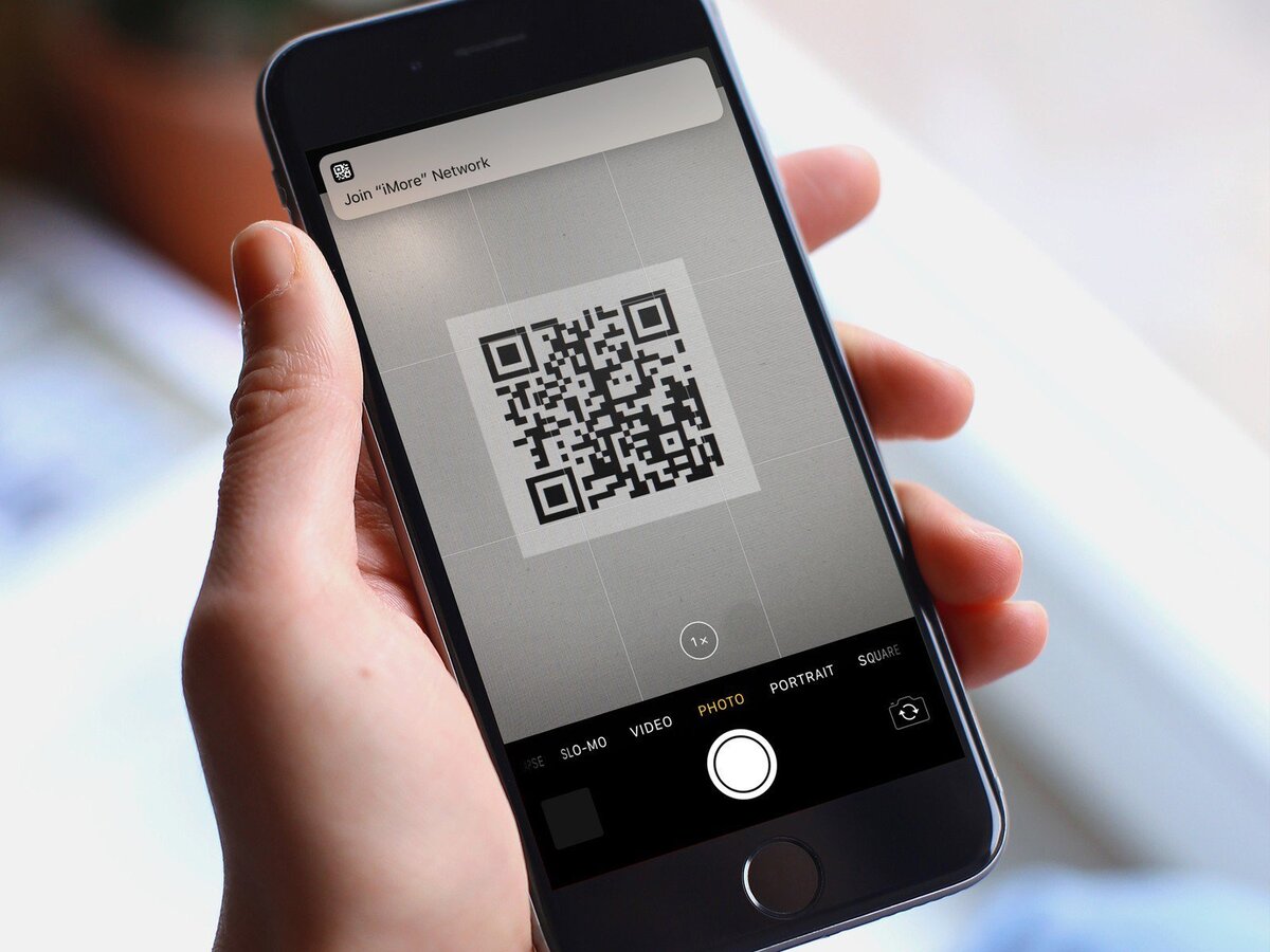 Сканирование qr кода. Считыватель qr кодов на айфоне. Терминал с qr кодом. Смартфон qr код. Найти с помощью qr.