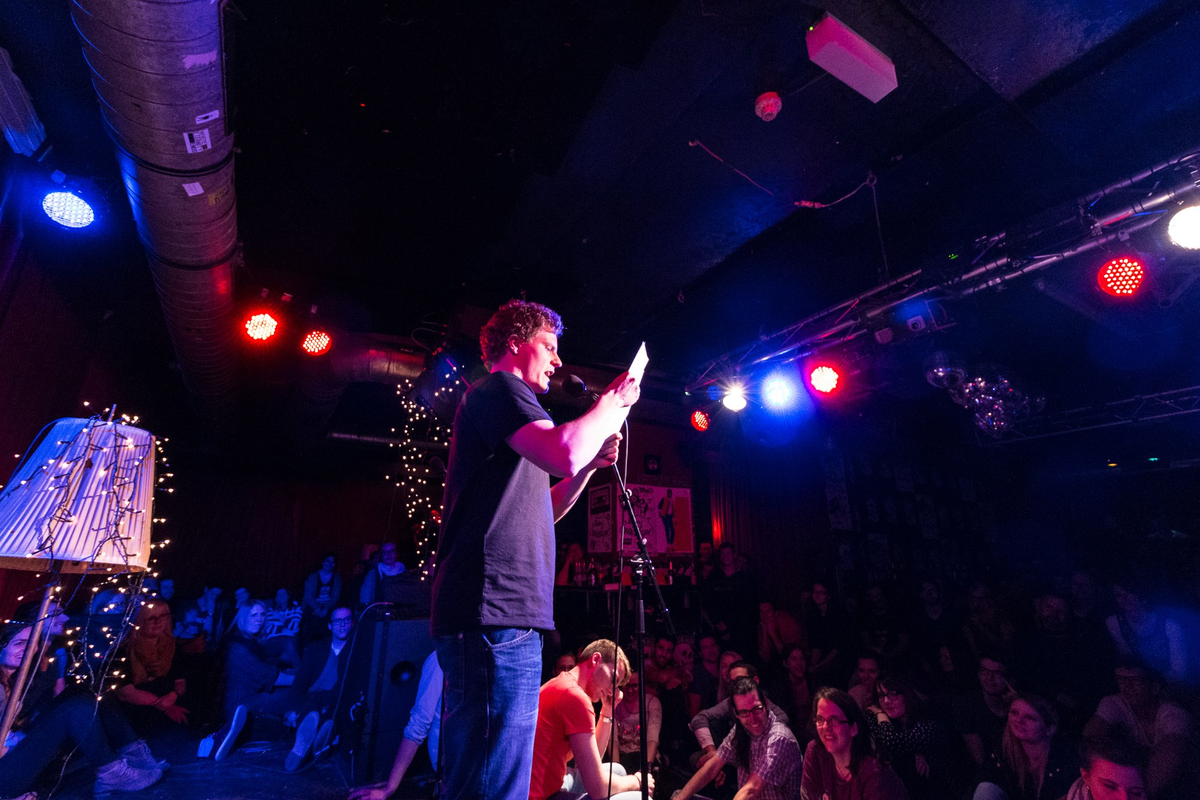 Поэтическая тусовка в Штутгарте — это ночные клубы, молодежь и шоу-бизнес.