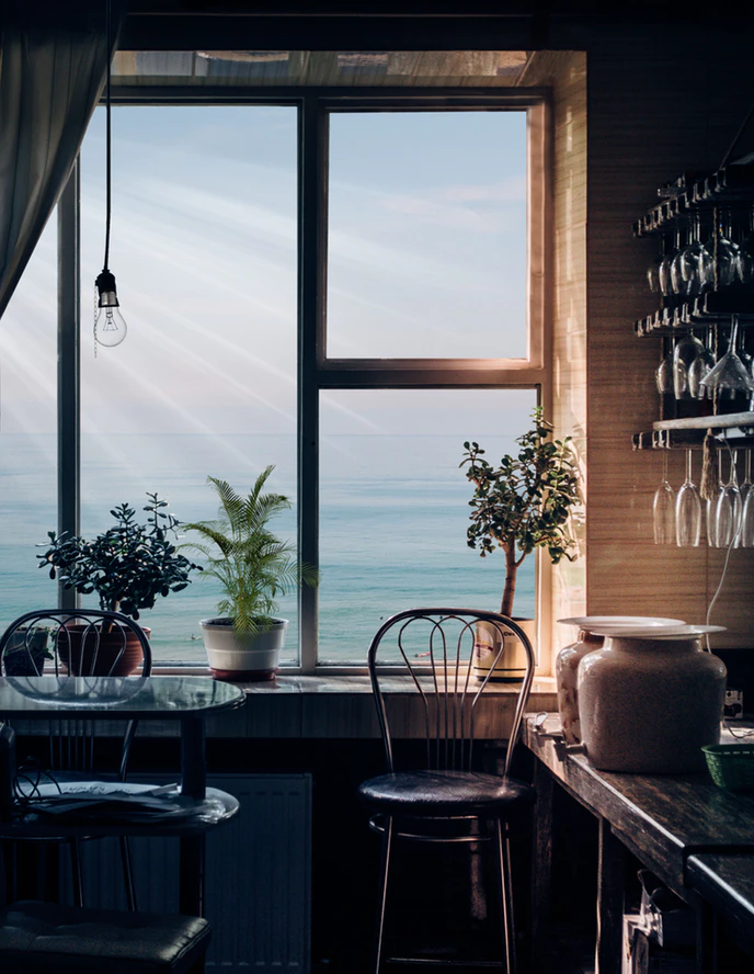 https://images.unsplash.com/photo-1533423996375-f914ab160932?ixlib=rb-1.2.1&ixid=eyJhcHBfaWQiOjEyMDd9&auto=format&fit=crop&w=688&q=80