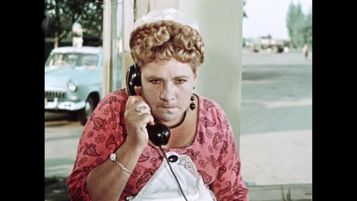 Кадр из фильма "Королева бензоколонки"