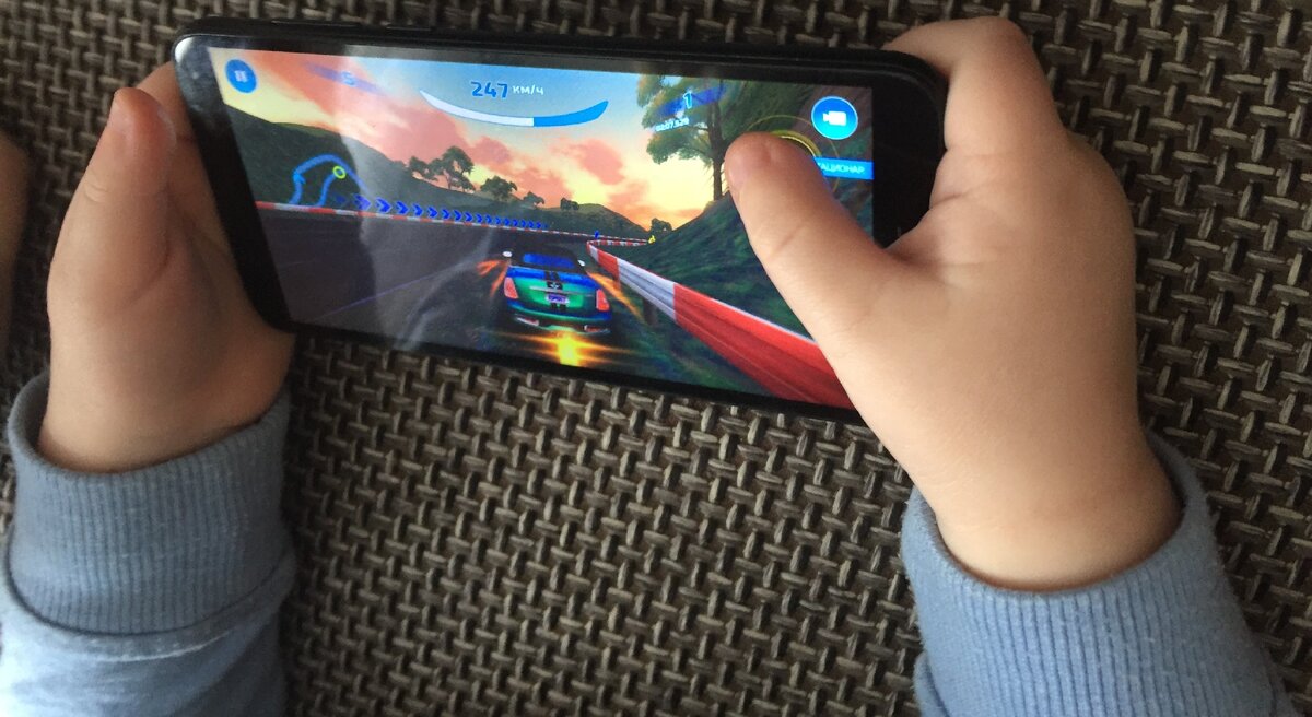 Мой сын за игрой