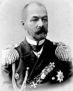 Вице-адмирал Зиновий Петрович Рожественский З. П. В 1903-1906 гг. занимал должность начальника Главного Морского Штаба, а также являлся генерал-адъютантом и вице-адмиралом Свиты Его Императорского Величества. В Цусимском сражении командовал 2-й Тихоокеанской эскадрой