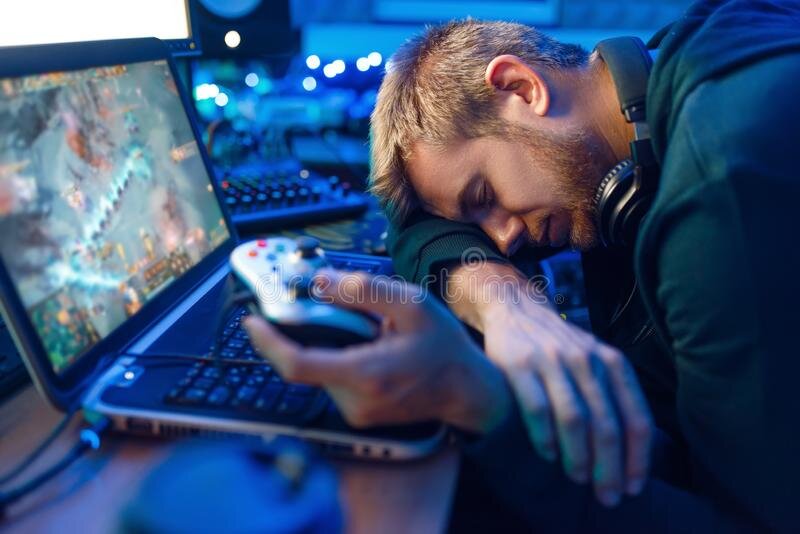 https://yandex.ru/images/pad/search?pos=0&img_url=https%3A%2F%2Fthumbs.dreamstime.com%2Fb%2Fmale-gamer-sleeping-his-laptop-challenge-joystick-hands-gaming-lifestyle-cybersport-online-multiplayer-computer-162801095.jpg&text=%D0%BA%D0%B0%D1%80%D1%82%D0%B8%D0%BD%D0%BA%D0%B8+%D1%81%D0%BF%D1%8F%D1%89%D0%B8%D0%B9+%D0%B3%D0%B5%D0%B9%D0%BC%D0%B5%D1%80&rpt=simage&lr=18