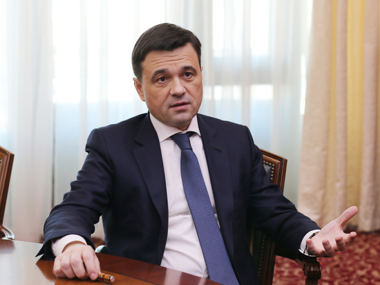 Мое очередное обращение связано с ужесточением правил нашей жизни на следующую неделю. К сожалению, коронавирус распространяется – мы перевалили за тысячу заболевших. Выявляем все больше больных пневмонией – средней тяжести и тяжелых. Именно для них мы готовили койки, которые оснащены кислородом, аппаратами ИВЛ и всем необходимым. Наша задача – не дать медицине захлебнуться в тяжелых диагнозах.