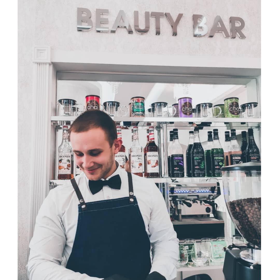 @Paradise_sirop: @saleksandro и @lagunin.boss. Строгая, опрятная форма, ухоженный внешний вид сотрудника,искренняя улыбка - могут расположить даже самого строптивого гостя.