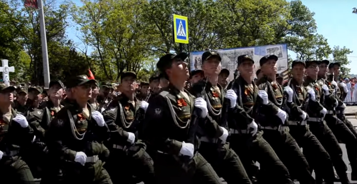 Вот и я , по центру :)