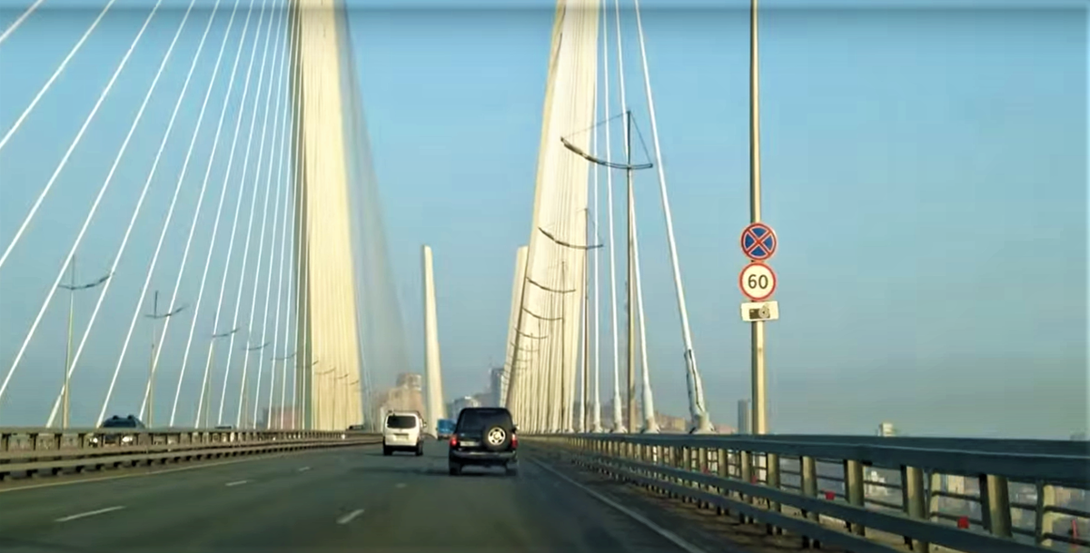 Мост закрыт для пешеходов с 2015 года