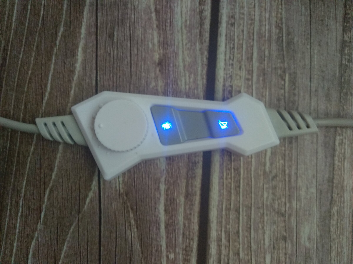 Наушники с микрофоном Sades A6 http://alii.pub/642ceq