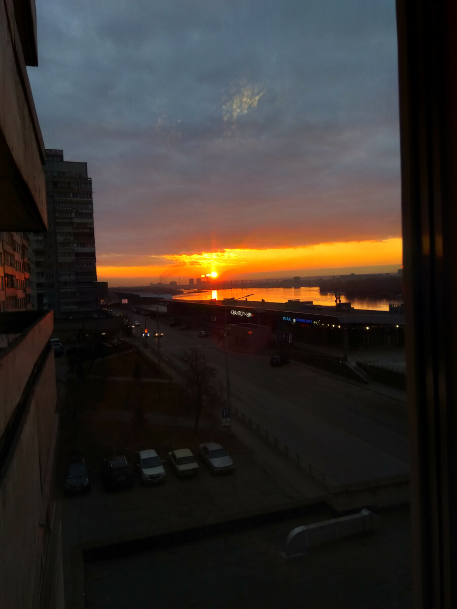 Фото автора. Вид на восход из родного окна