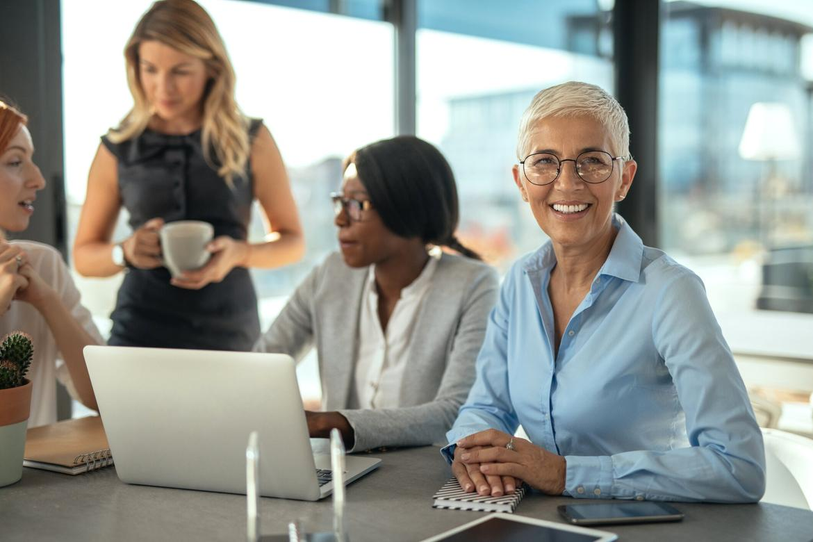 Гос работа для женщин. Женщина руководитель. Work together женщины. Women in the workplace. Женщина начальник картинки.