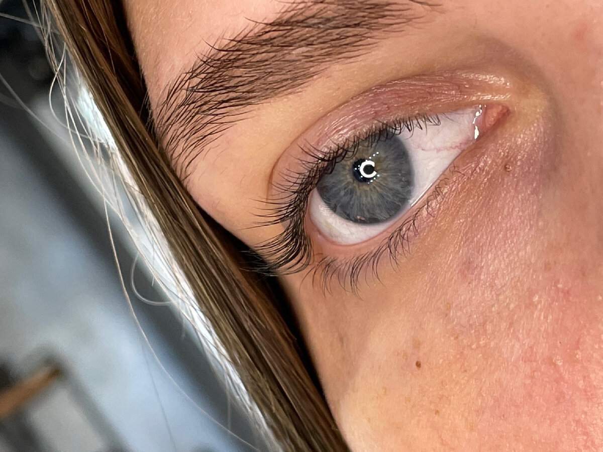 Результат процедуры ламинирования ресниц 