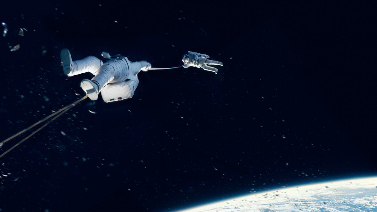 Кадр из фильма "Гравитация", 2013 г.