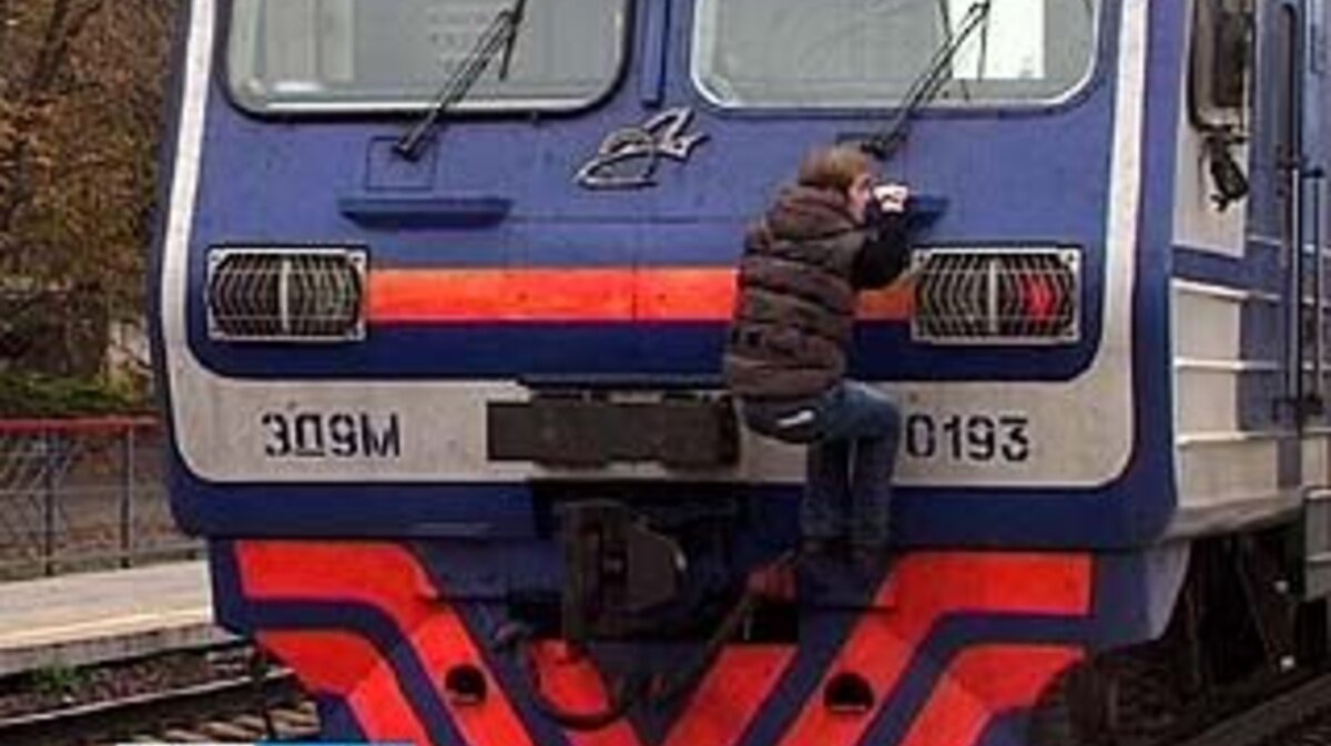 Поезд пока. Поезд идет не останавливаясь. Пока не едут поезда пусть поработает. Пока не ходят поезда пусть поработает 3.14ЗДА.