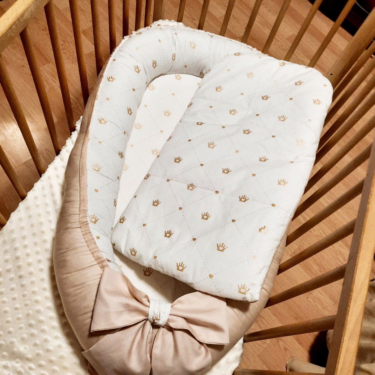 Матрасик может быть съёмным-это очень практично и удобно в использовании. 