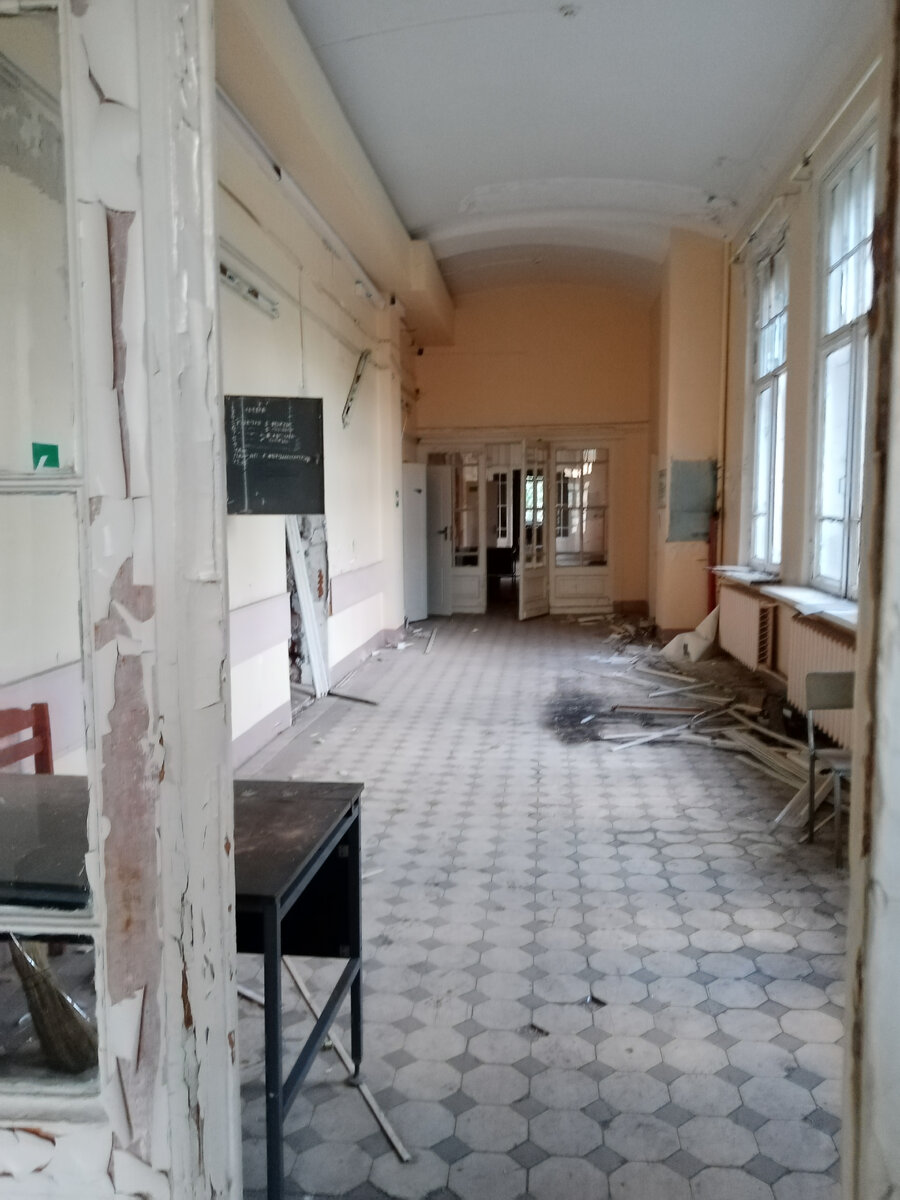 Второй этаж здания