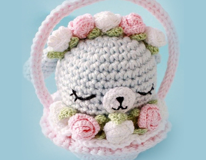 Кролик в корзинке