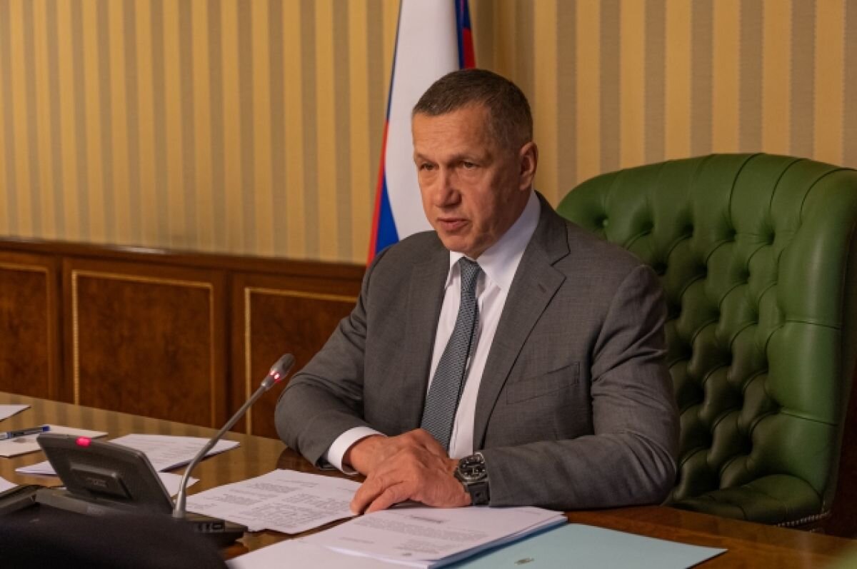    Трутнев заступился за женщину, бросившую ботинок в мэра Углегорского района