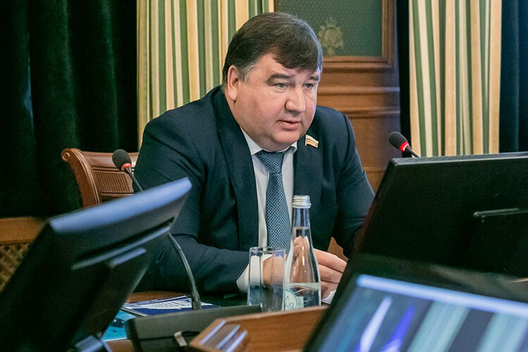 Распоряжением премьер-министра РФ Михаила Мишустина сенатор от Татарстана Ленар Сафин назначен ректором Казанского (Приволжского) федерального университета. Фото: media.kpfu.ru