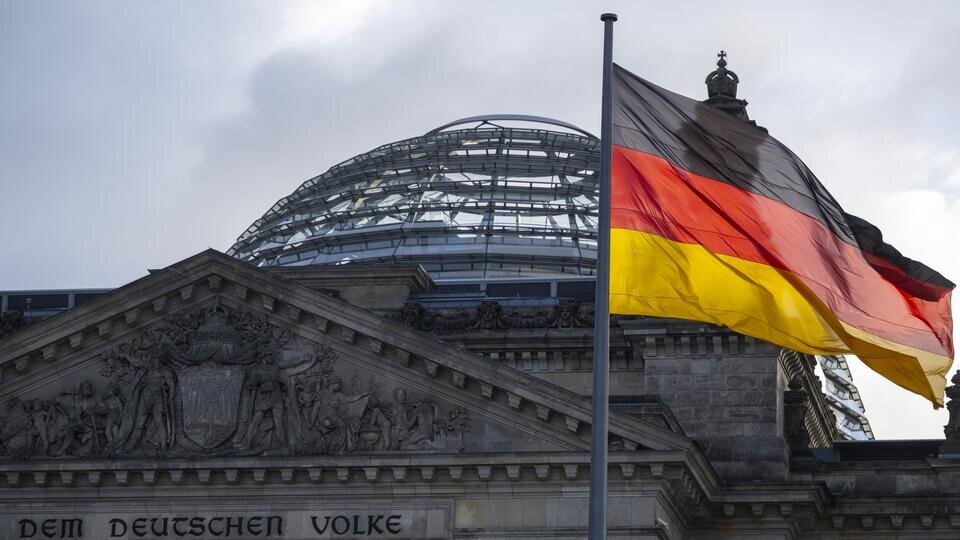     ФРГ прорабатывает возможность изъятия активов России в пользу Украины Global Look Press/Monika Skolimowska/dpa