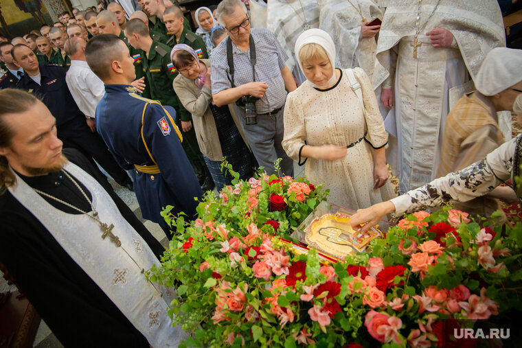    В Салехарде сотни прихожан пришли поклониться мощам Георгия Победоносца