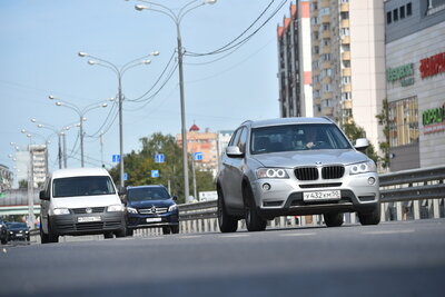    Автомобили на проезжей части в Подмосковье ©Александр Манзюк РИАМО