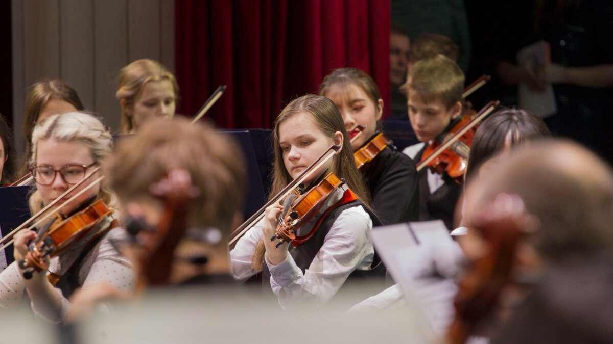     В городе подводят итоги предыдущей пятилетки. В культурной сфере, отмечают эксперты, успехи умножились кратно. Создаются новые и поддерживаются заслуженные творческие коллективы, ремонтируются и строятся здания библиотек и детских школ искусств, а артисты берут лучшие призы на авторитетных конкурс