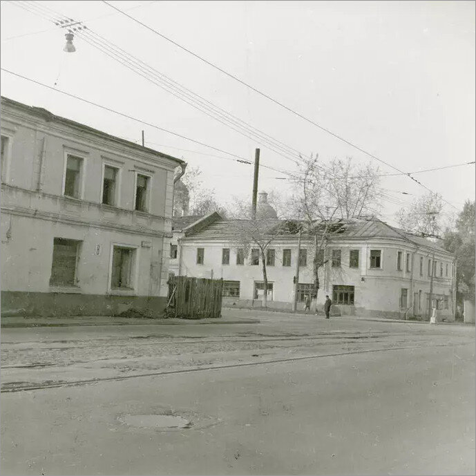 Большая Андроньевская - Школьная улица. 1982. Фото: Виталий Царин. Источник: сайт www.pastvu.com