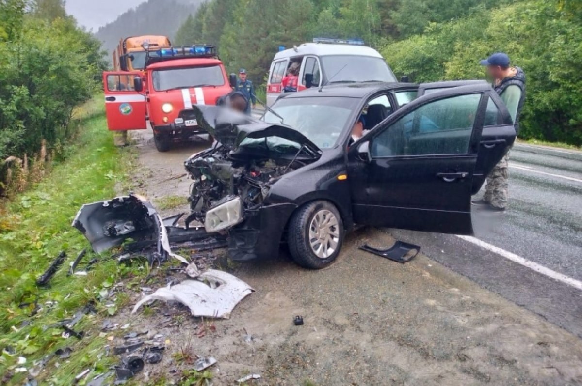    В Башкирии на трассе Уфа-Белорецк произошло страшное лобовое столкновение