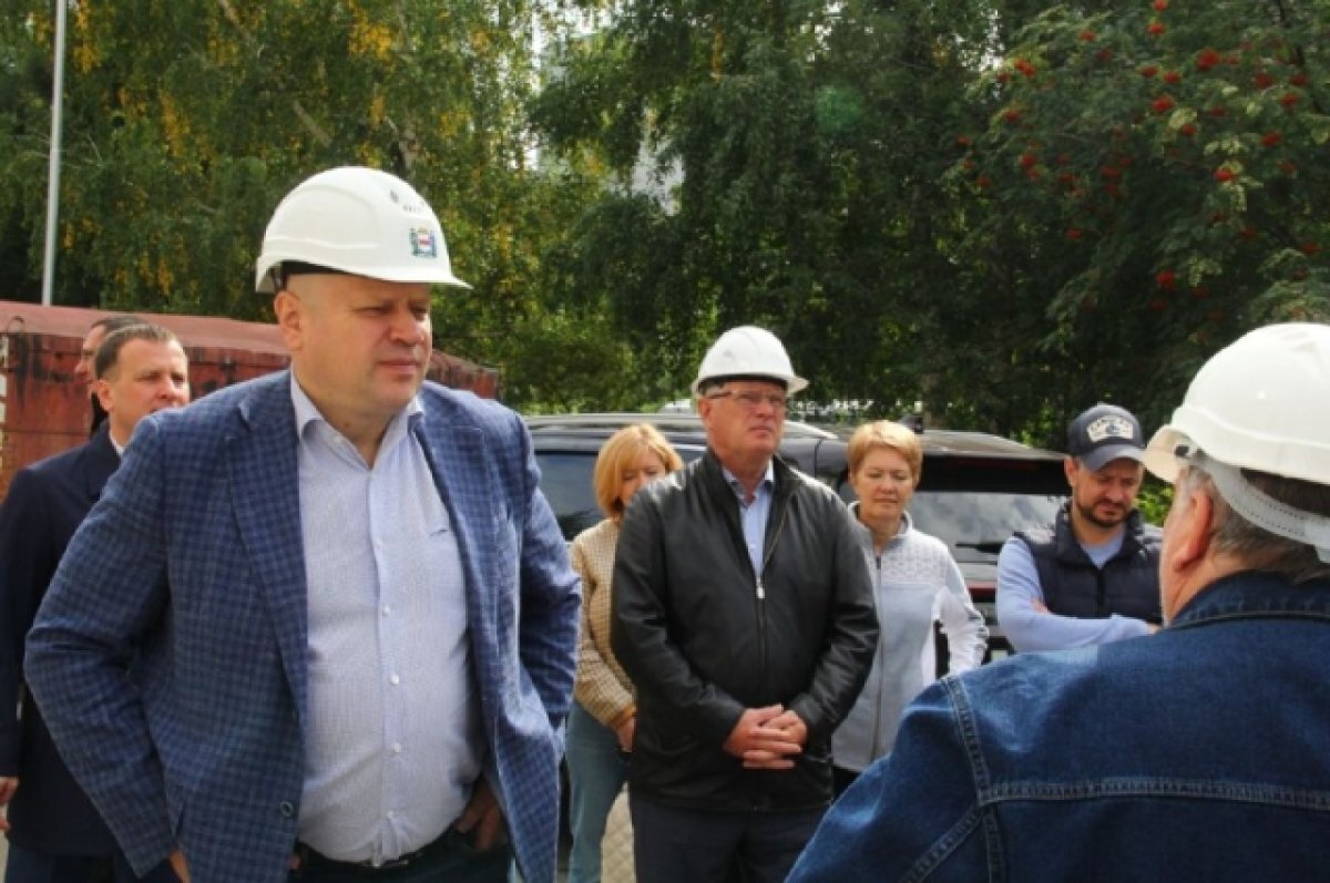    Мэр Омска жёстко раскритиковал работу подрядчика на стройплощадке школы № 3