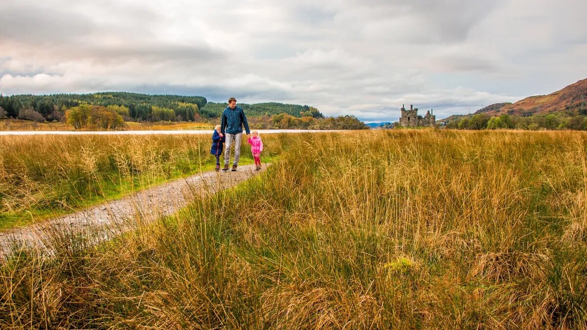 Отец сопровождает детей на жизненном пути. Фото: unsplash.com