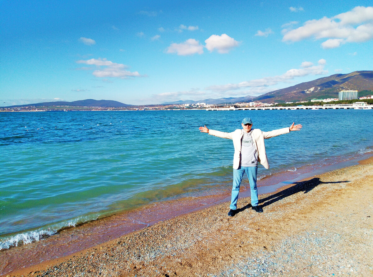 Михаил Лекс, автор рассказа и канала. Геленджик, Чёрное море, пляж