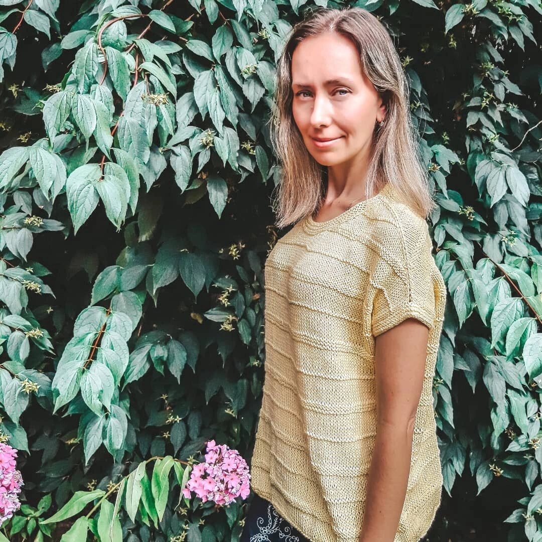 Меня зовут Полина. И моё любимое хобби - это вязание!♥️ У меня очень-очень много вещей, связанных мной! Если у вас также или вы хотите научиться вязать - присоединяйтесь!