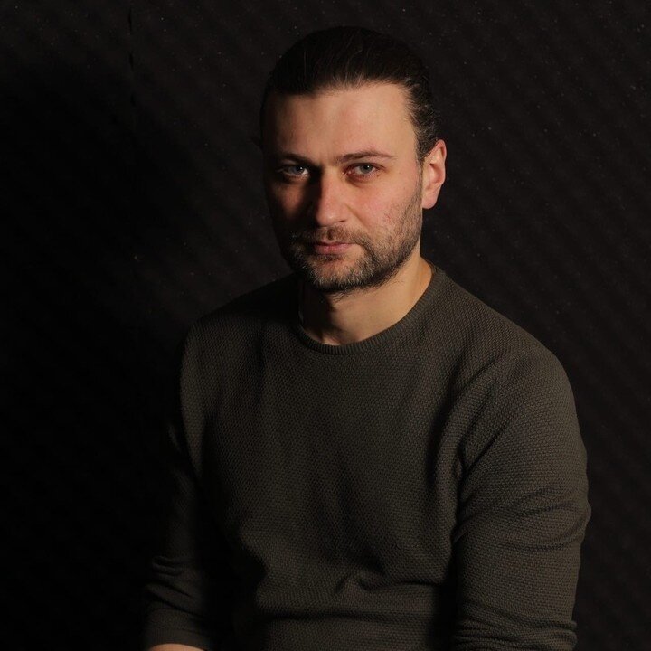 Генри Сирил (настоящее имя Кирилл Агапов) Источник фото: https://www.livelib.ru/author/1233317/top/work-kirill-agapov