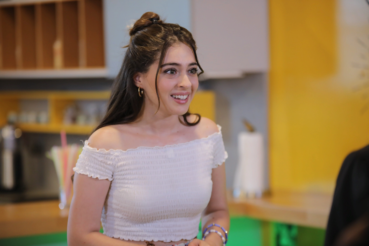 Наравно, љубитељи турских романтичних комедија које се приказују љети не остављају без надзора глумце који играју у летницима.-11